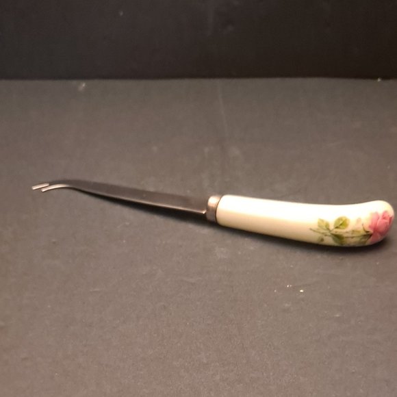 VINTAGE PORCELAIN HANDLED CHEESE KNIFE - Picture 1 of 5
